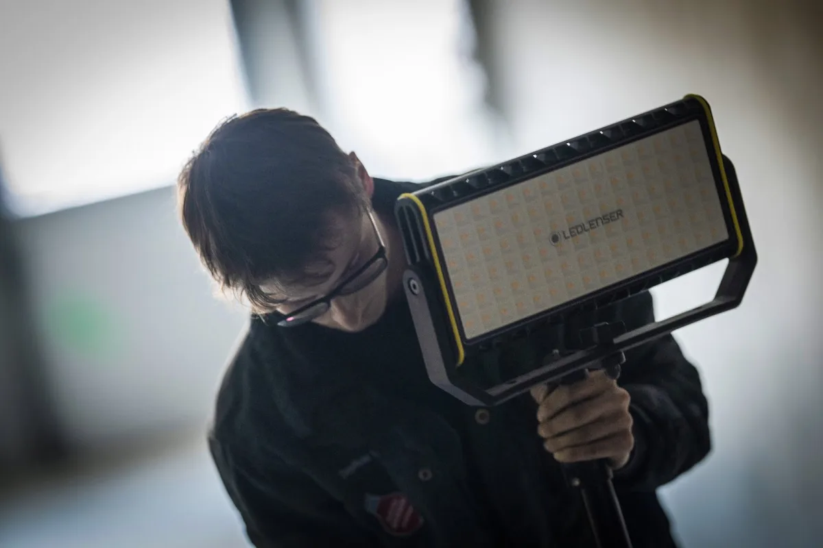 Latarka warsztatowa Ledlenser AF12R Work 8000lm — zdjęcie 4