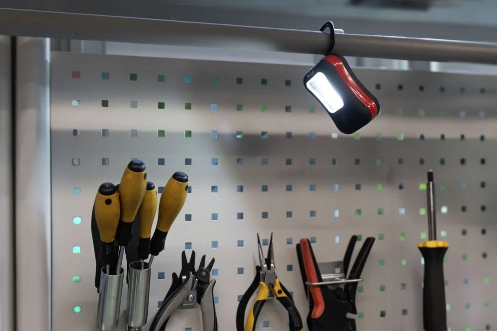 Lampa warsztatowa HyCell 2w1, 180 lm, 3xAAA — zdjęcie 3