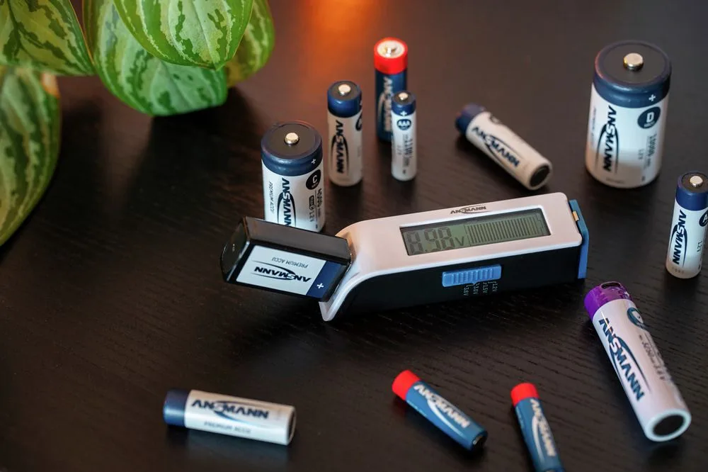 Tester baterii Ansmann z wyświetlaczem LC — zdjęcie 5