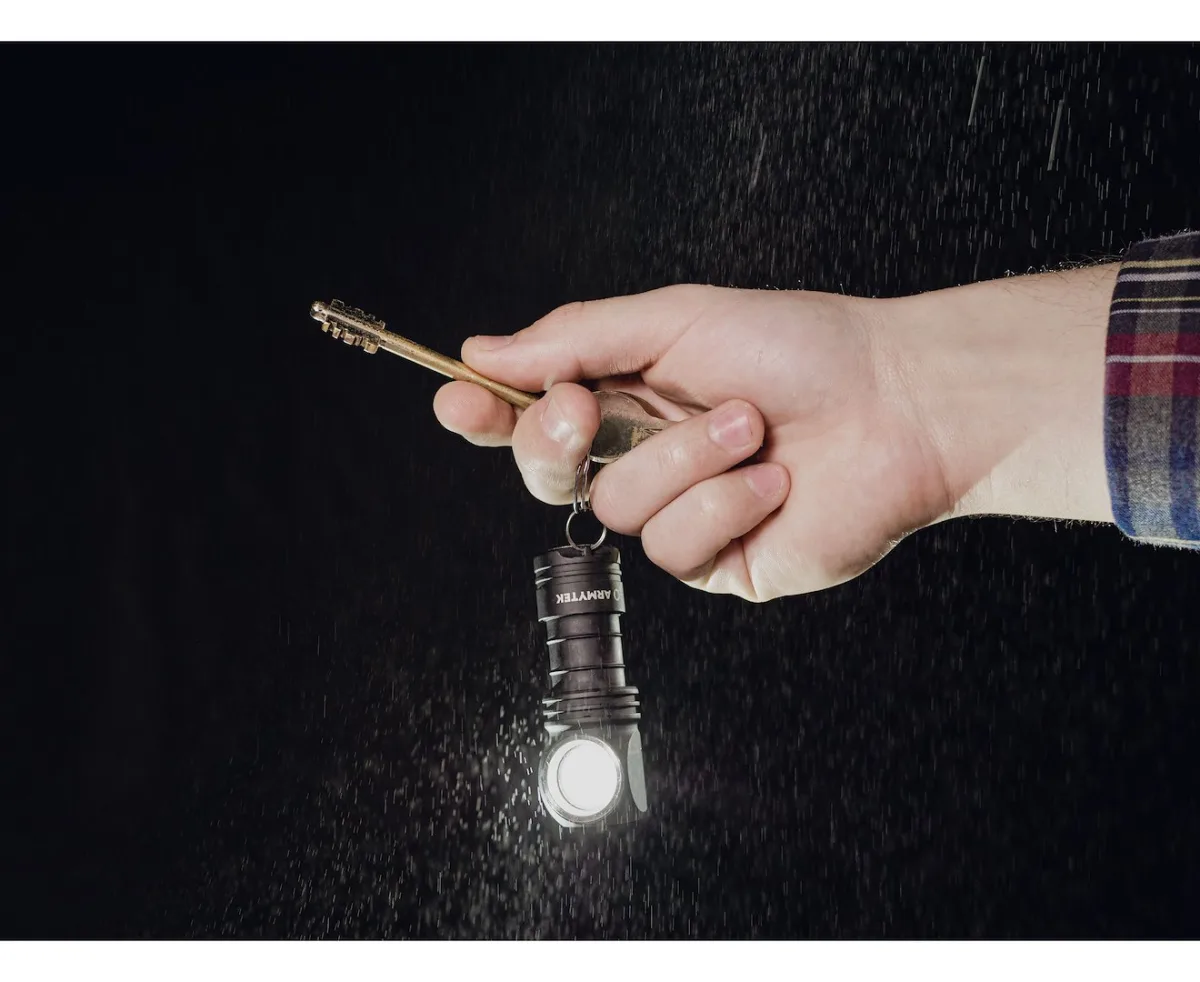 Latarka Armytek Wizard C1 Pro Warm 930 lm — zdjęcie 14