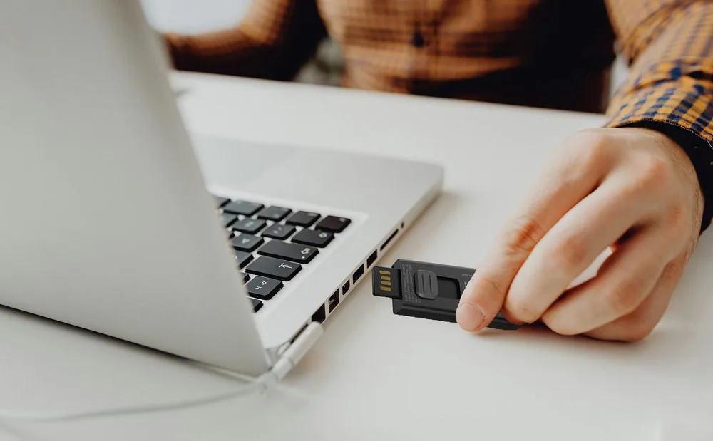 Brelokowa latarka Ansmann KL80R USB, 80 lm, aku — zdjęcie 6