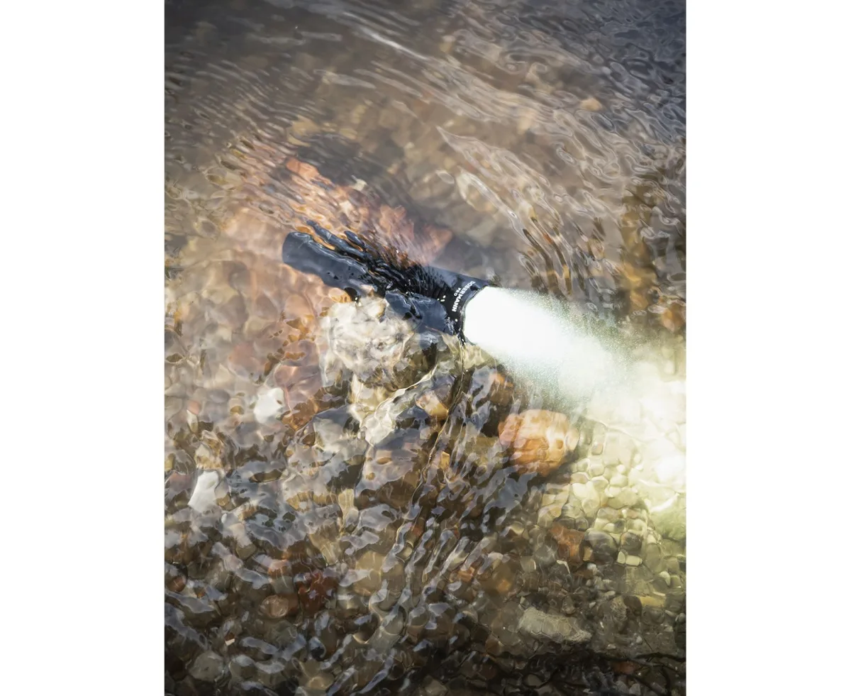 Latarka Armytek Dobermann PRO 1400 lm — zdjęcie 5