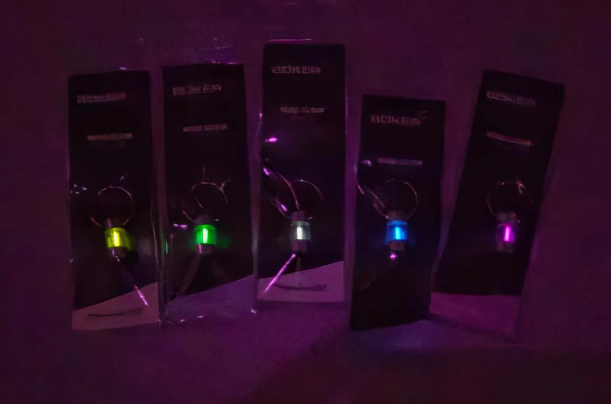 Breloczek Böker Plus Mini Glow H3 żółty — zdjęcie 2
