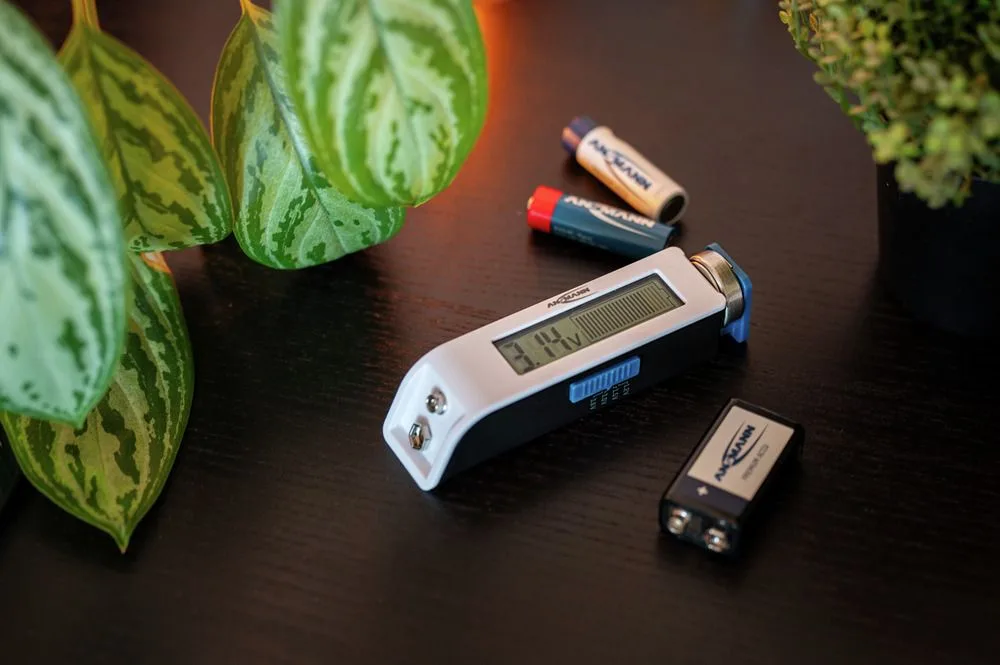 Tester baterii Ansmann z wyświetlaczem LC — zdjęcie 6